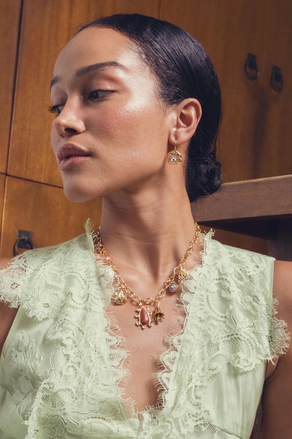 ARLET CHARM NECKLACE- GLD MULTI